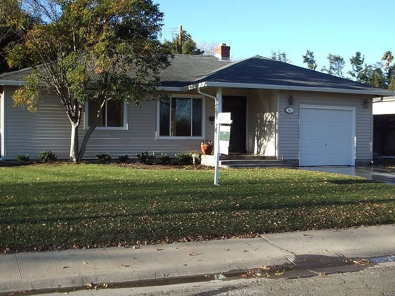 815 Linda Vista Way photo 1