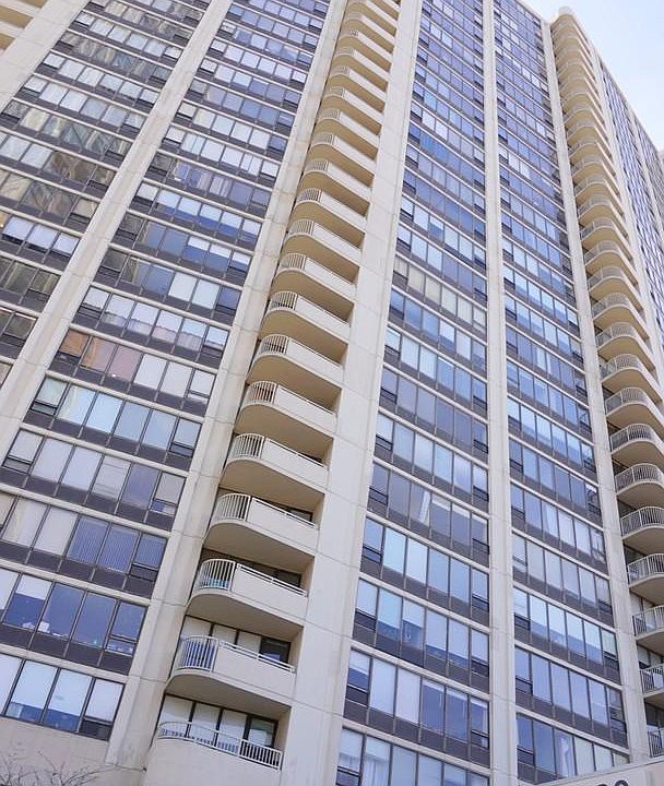 1st image of 3930 N Pine Grove Ave APT 3102
