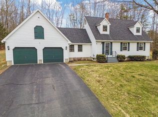 15 Twitchell Ln, Manchester, ME 04351