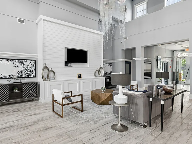 Luxe at 1820 — Photo 22