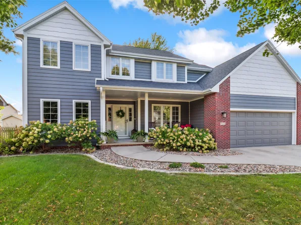 946 11th Ave SE, Altoona, IA 50009