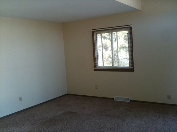 3 spacious bedrooms upstairs