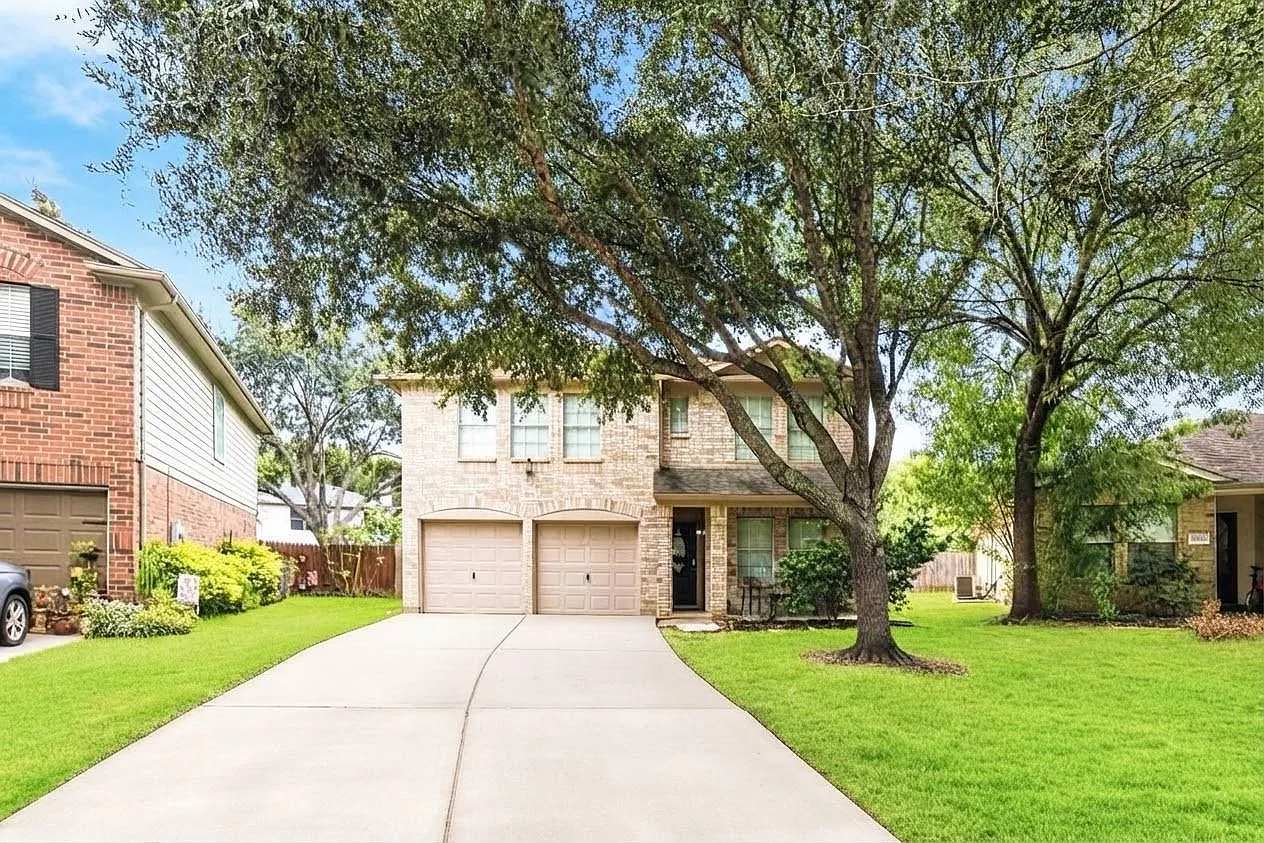 4 bed, 2.5 bath, 2477 sqft, $2,850 — Photo 2