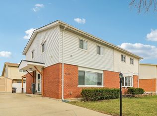 9262 N Woodland Dr, Niles, IL 60714