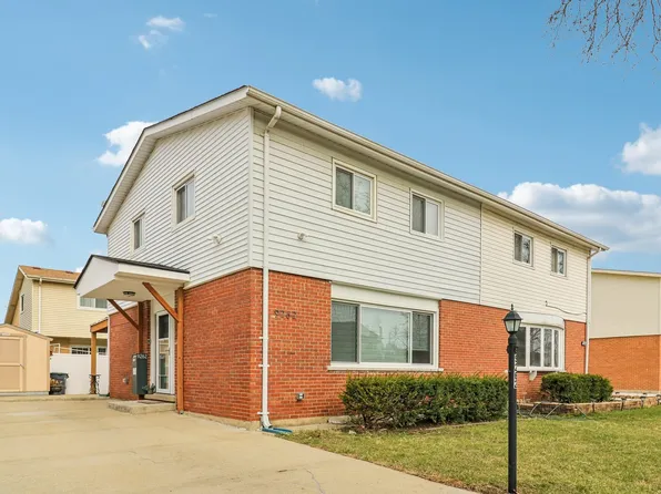 9262 N Woodland Dr, Niles, IL 60714