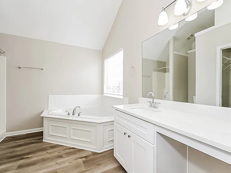 290 Hazelhurst Dr — Photo 11