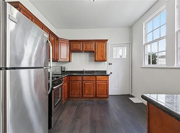 4th image of 2830 Palmer Ave