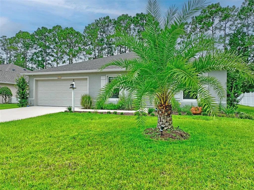 3 bed, 2.0 bath, 1806 sqft, $1,875 — Photo 3