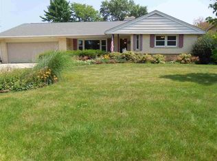 5261 Crestdale Dr, Rockford, IL 61114