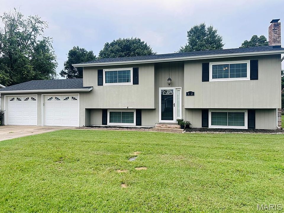 1st image of 912 Cambridge Dr