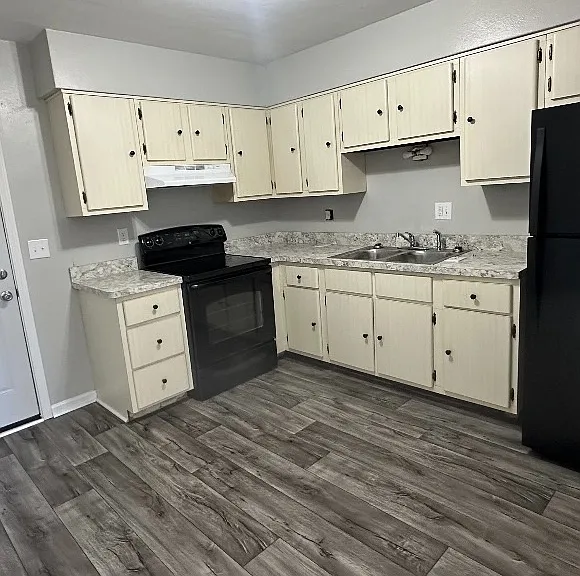 920 N Detroit St #17 — Photo 1