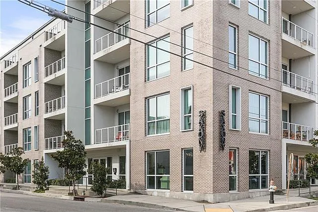 2 bed, 2.0 bath, 1119 sqft, $2,400 — Photo 2
