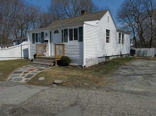 11 Glen St, Riverside, RI 02915