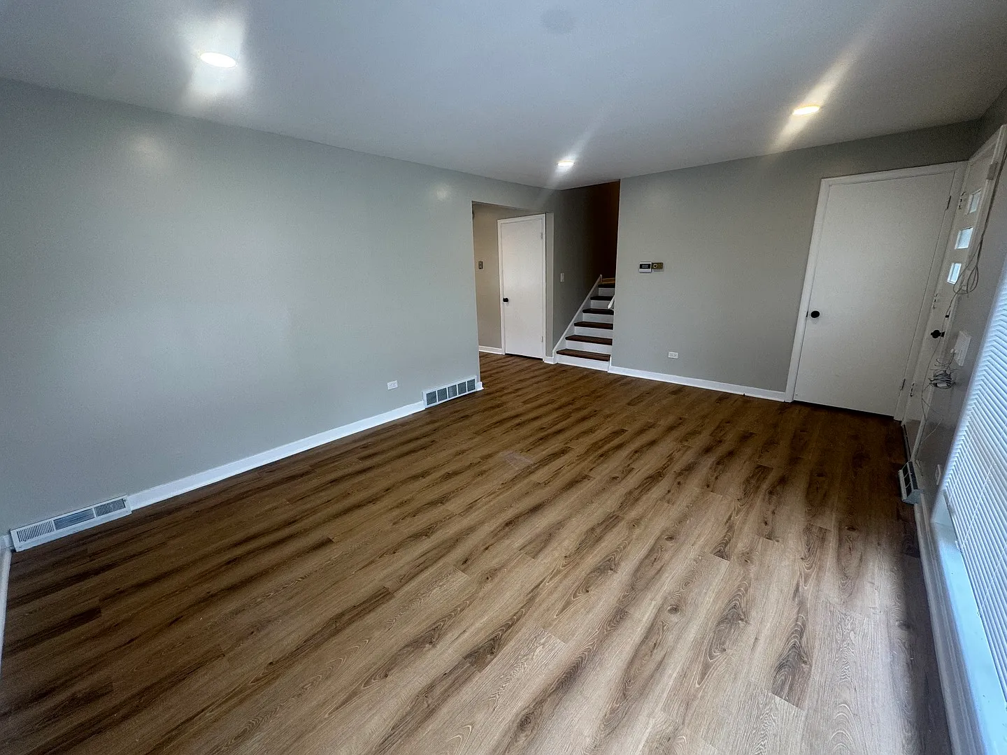 5 bed, 2.5 bath, 1128 sqft, $3,000 — Photo 4