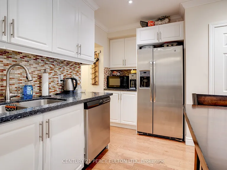 209 Coxwell Ave #MAIN — Photo 6