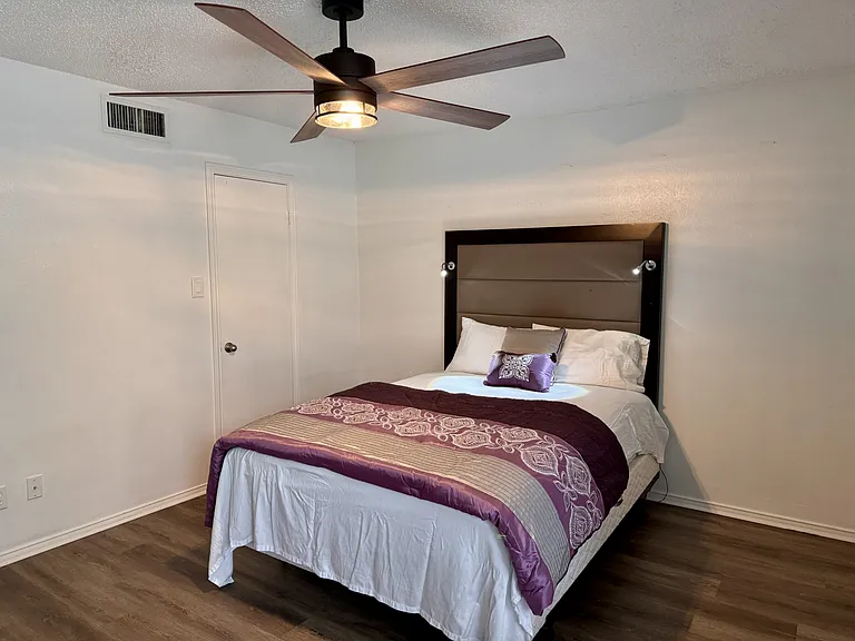 525 Towne House Ln — Photo 12