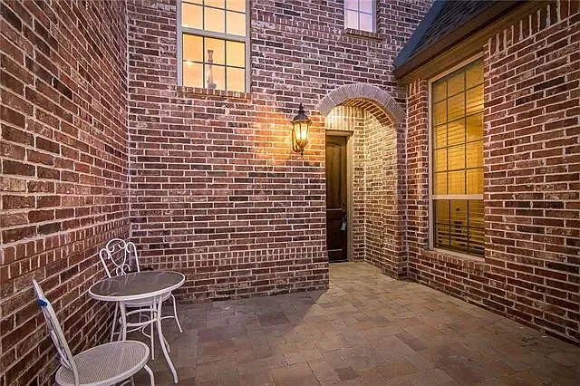 14613 Roselawn Ln — Photo 31