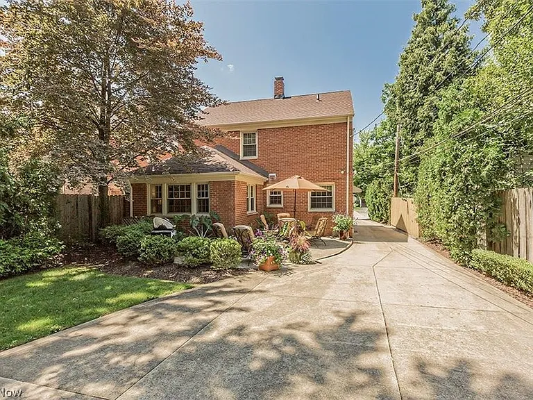 2415 Fenwick Rd — Photo 24
