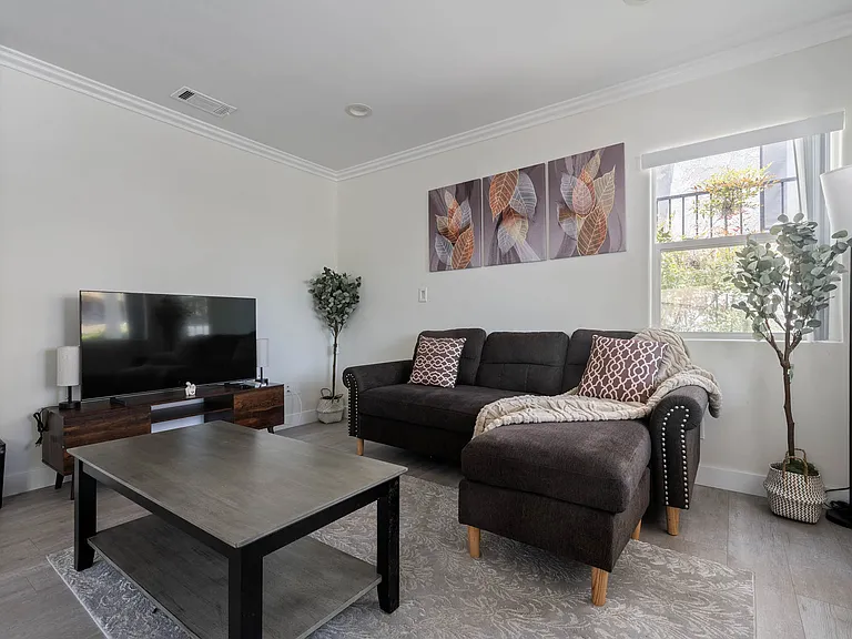 2241 N Niagara St #101 — Photo 1