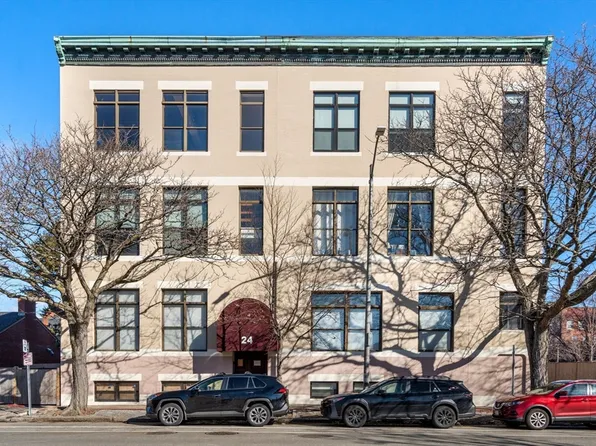 24 Norman St APT 2, Salem, MA 01970