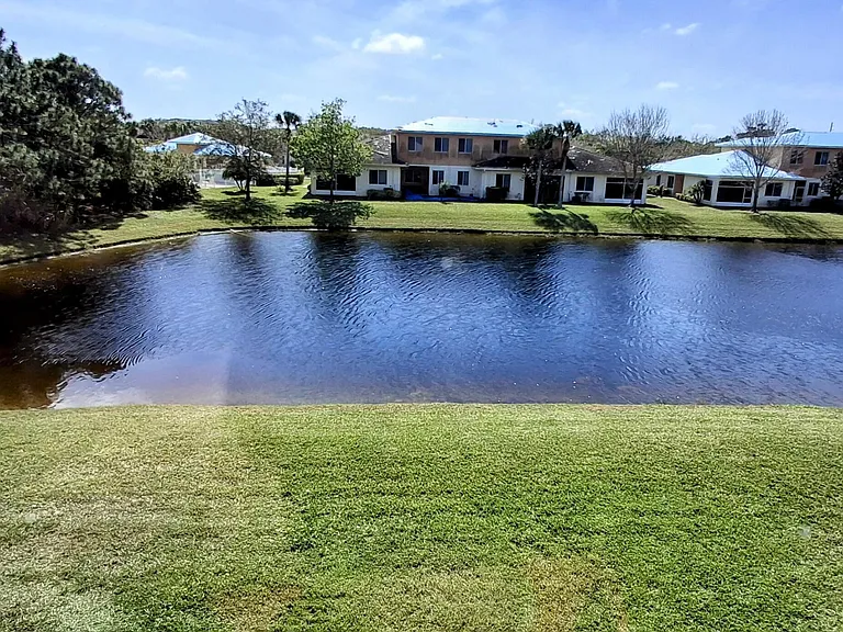2584 Stockbridge Sq SW — Photo 4