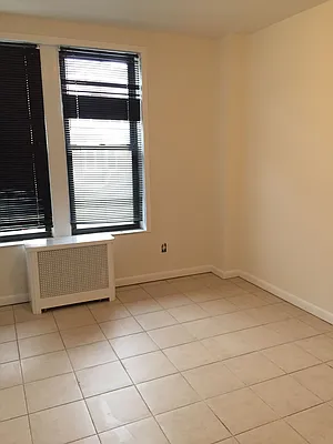 Rented by Metroline Realty | media 27