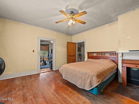20th image of 609 E Main Street