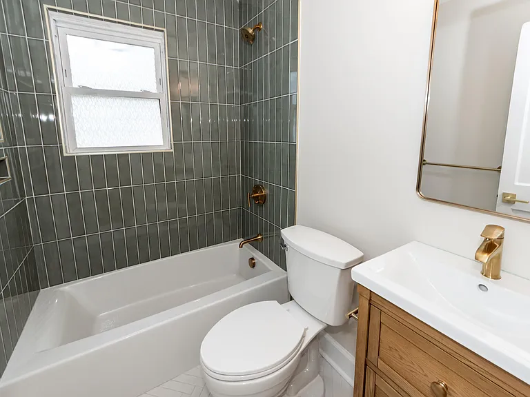 17 Vincent Dr #A — Photo 8