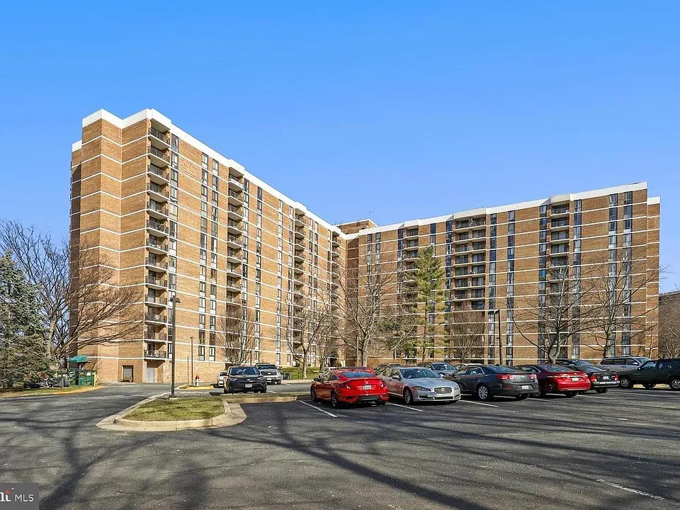 2300 Pimmit Dr #1218
