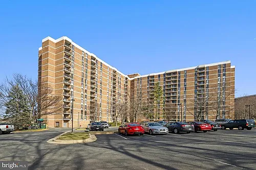 2300 Pimmit Dr Photo 1