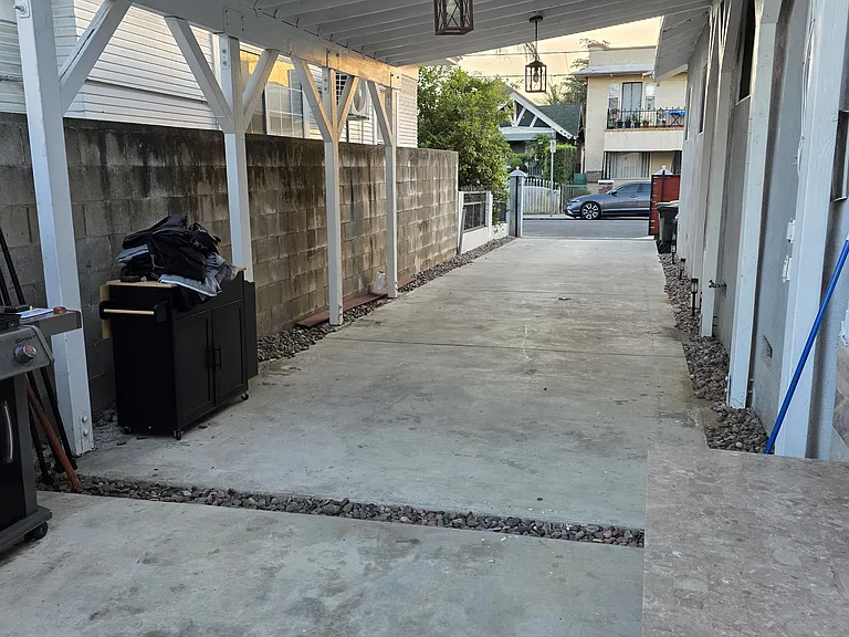 1638 S Berendo St — Photo 13