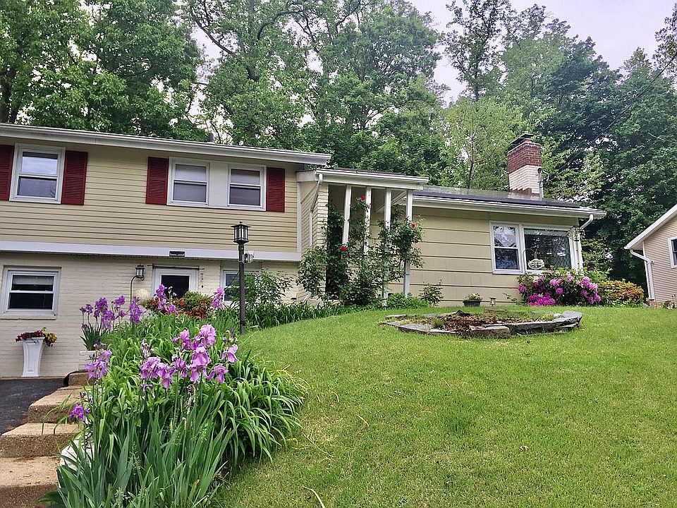 1st image of 31 Woodridge Ln