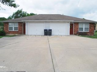 803 Johnson A & B Cir, Pleasant Hill, MO 64080