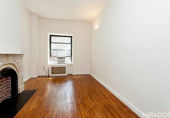 5th image of 39 W 16th St APT 1f