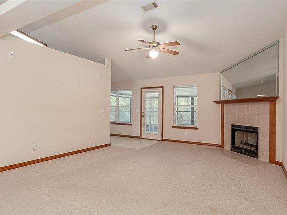 3rd image of 300 Twisted Oak Dr