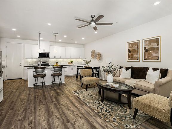 4th image of 32 Savannah