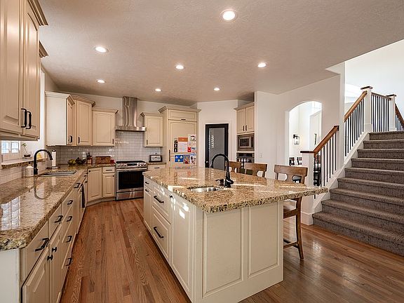 3rd image of 10301 N Sandalwood Dr