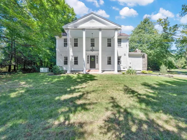 253 Mashamoquet Road, Pomfret, CT 06259