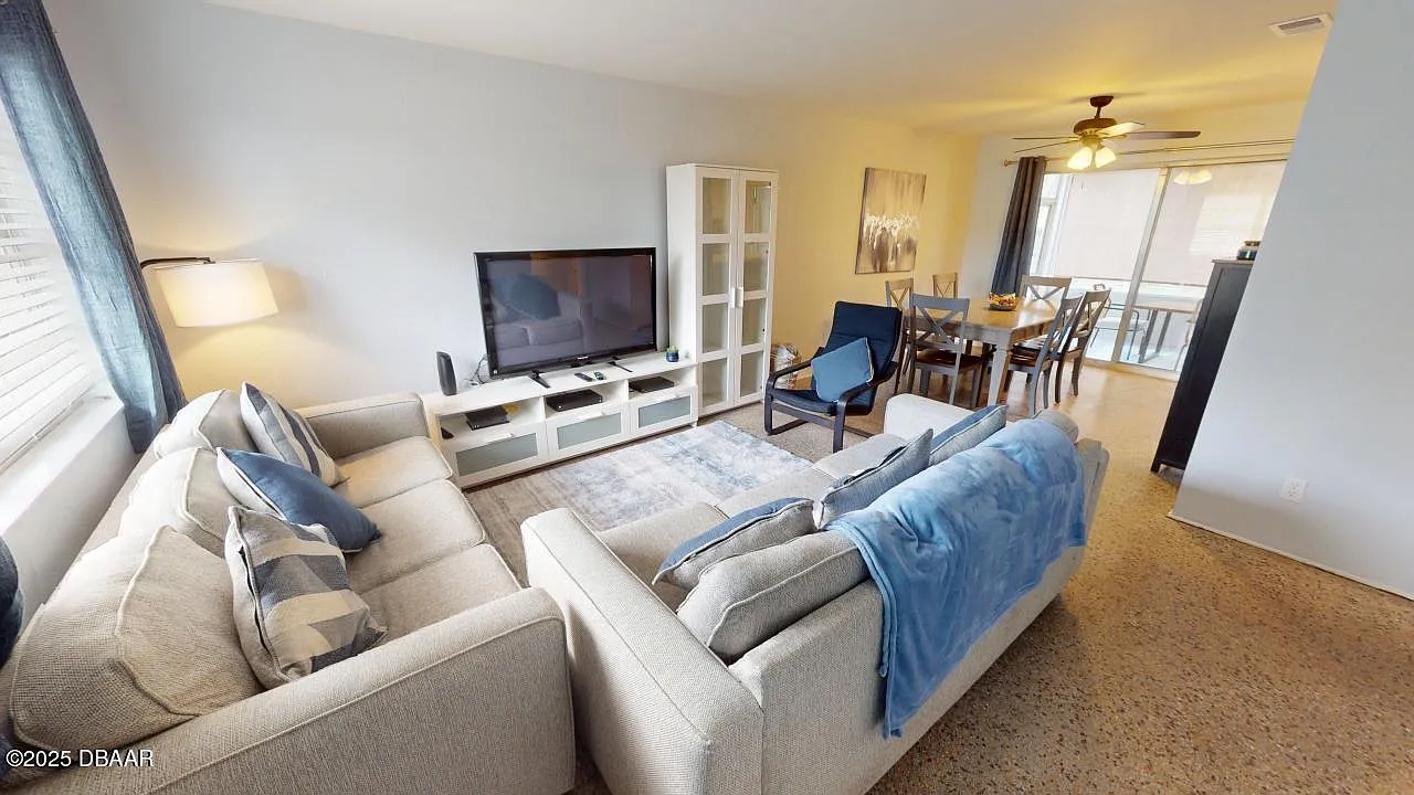 3 bed, 1.5 bath, 1066 sqft, $2,100 — Photo 4