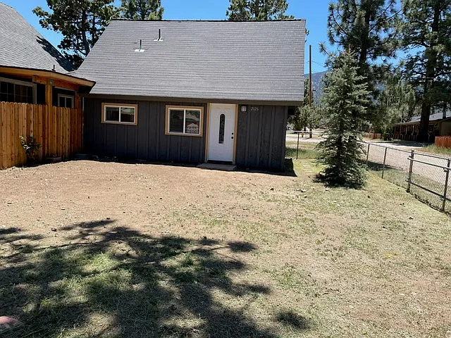 2 bed, 1.5 bath, 900 sqft, $1,600 — Photo 1