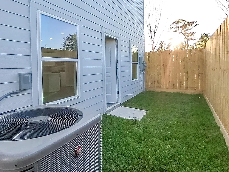 2832 Mansfield St — Photo 25