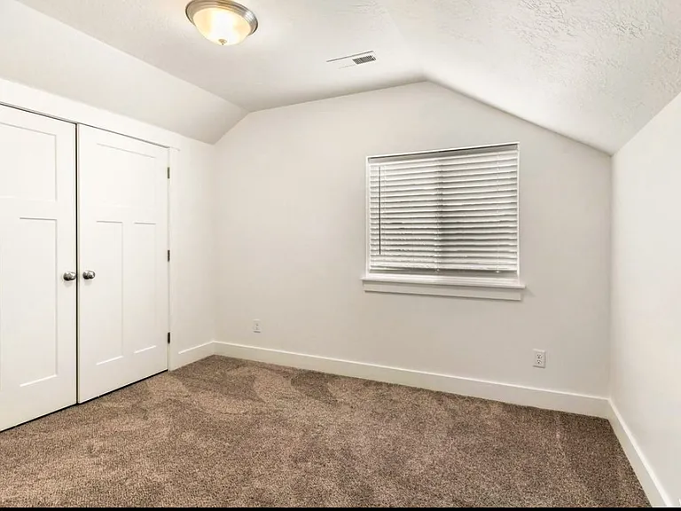 849 N 210 W — Photo 16