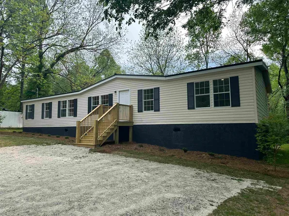 1121 Community Dr, Union Point, GA 30669