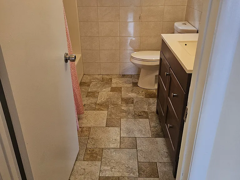 464 London Ct #464 — Photo 13