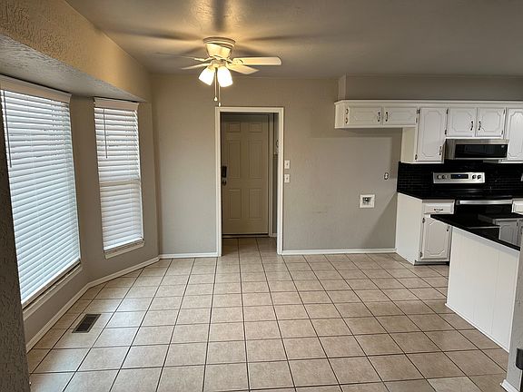 3rd image of 907 Lancaster Dr