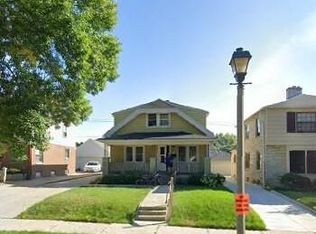 1615 E Beverly Rd, Village Of Shorewood, WI 53211