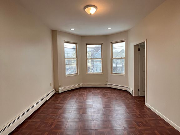 3rd image of 61 Warner Ave Floor 2