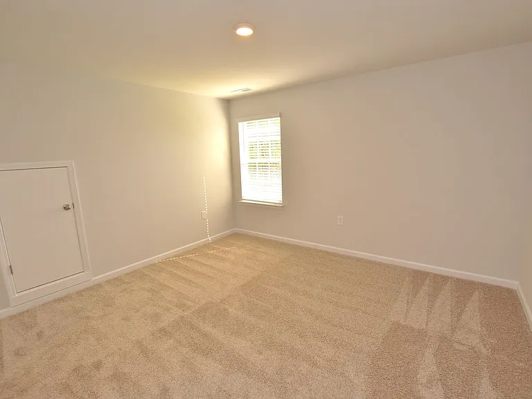 468 Rosemount — Photo 18