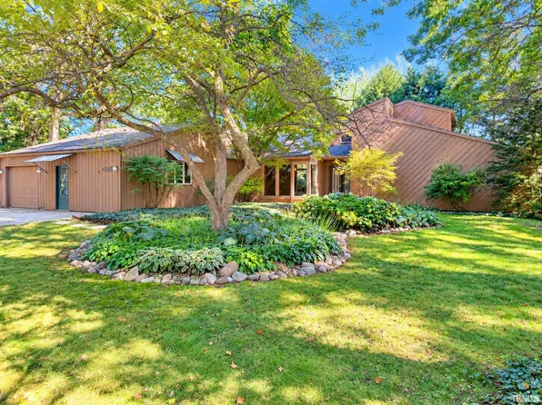 2456 N Shady Ct, Warsaw, IN 46582