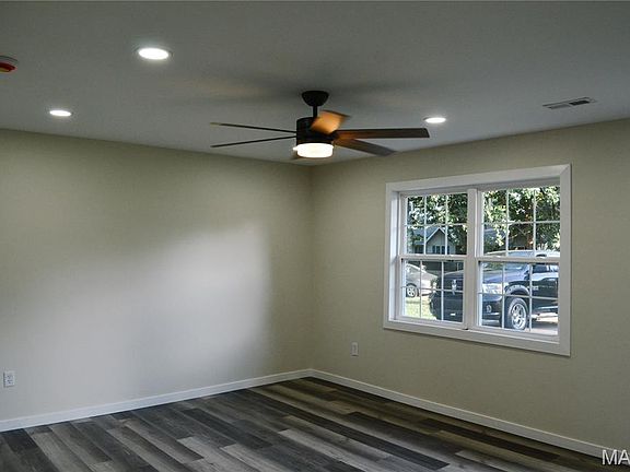 4th image of 406 Bell Ln